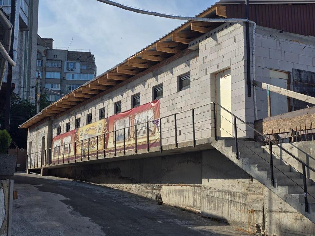 Комплекс квартир на съем близ могилы праведника (Фото: Объединение брацлавских хасидов) ביקוש רב לדירות באזור מתחם הקבר