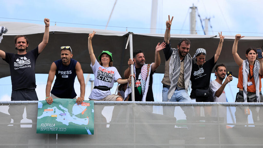  ספרד נמל ברצלונה משט סומוד צומוד גרטה טונברג מפליג