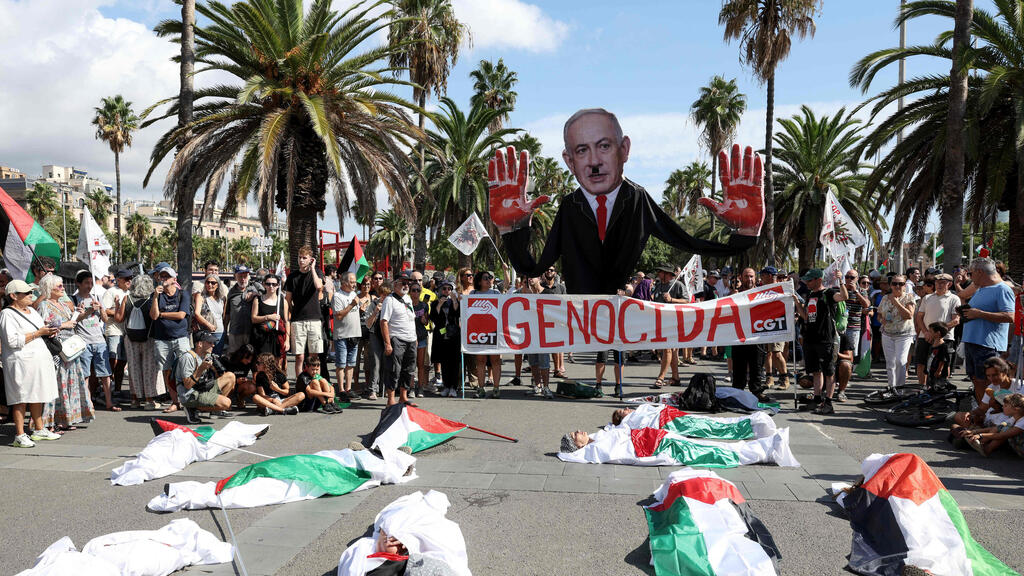 ספרד נמל ברצלונה מפגינים פרו פלסטינים פלסטיניים משט סומוד צומוד