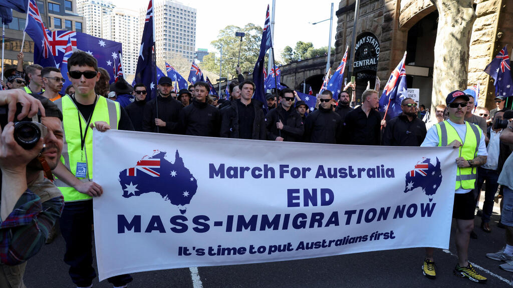 אוסטרליה סידני הפגנת הצעדה למען אוסטרליה של הימין מתנגדי הגירה