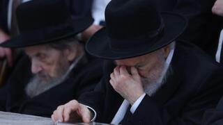 הרב הירש לצד הרב לנדו