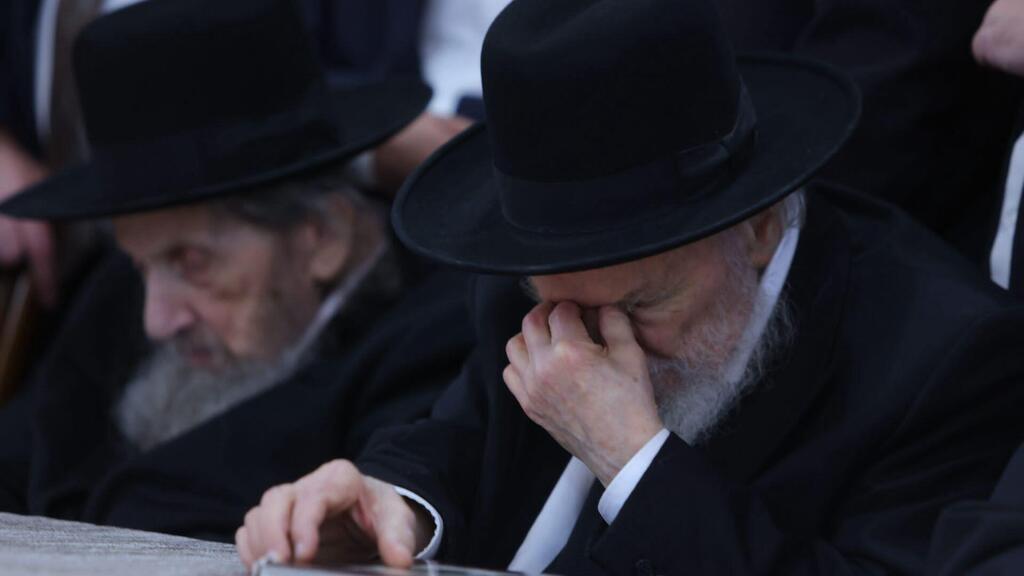 הרב הירש לצד הרב לנדו