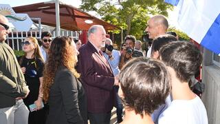 מייק האקבי מגיע לטקס פתיחת שנת לימודים במועצה האזורית אשכול