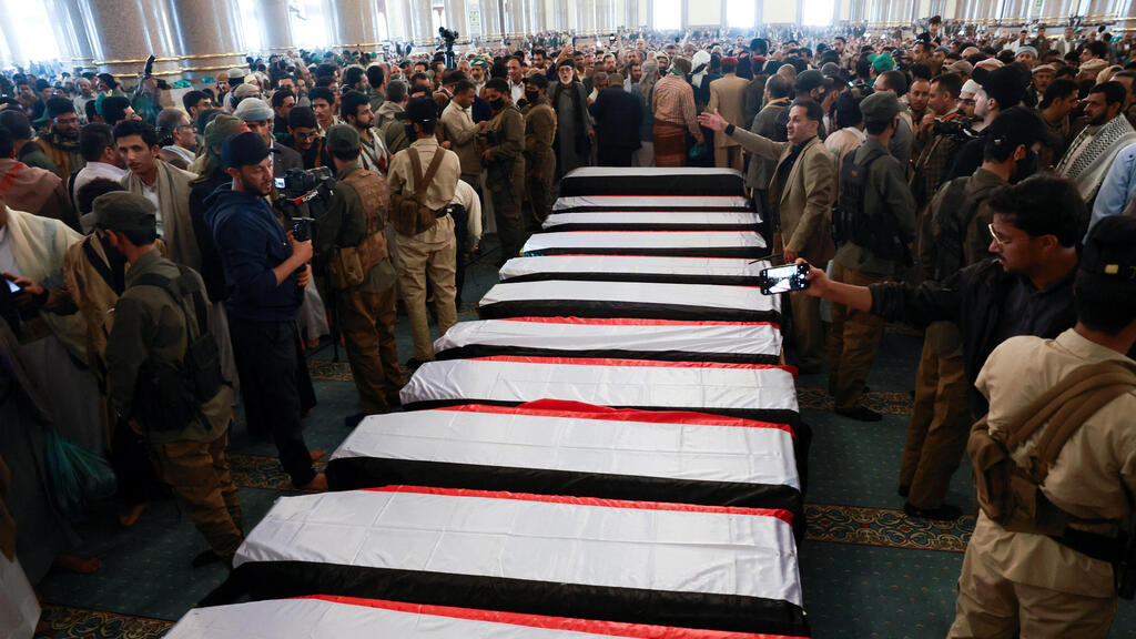 הלוויה ב צנעא תימן של בכירים ב ממשלת ה חות'ים שחוסלו על ידי ישראל