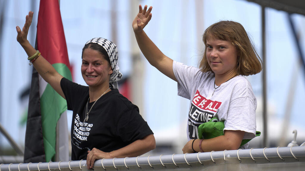 הפעילה גרטה טונברג על ספינה משט ל עזה הפלגה מ ברצלונה 31 בדצמבר