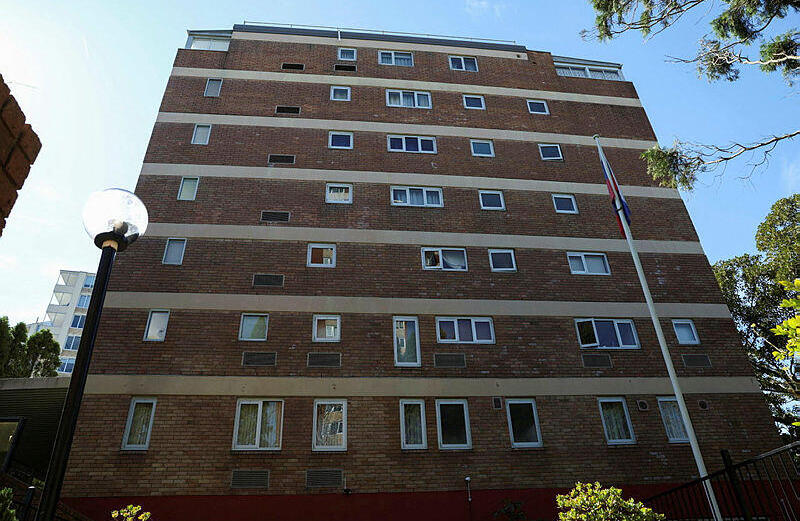 Russian consulate compound in Sydney (Photo: Hollie Adams/Reuters) רכב התנגש בקונסוליה הרוסית בסידני