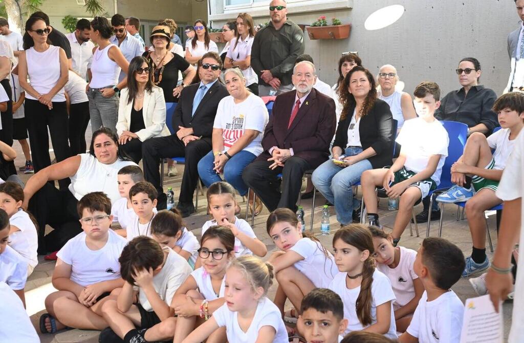  מייק האקבי מגיע לטקס פתיחת שנת לימודים במועצה האזורית אשכול