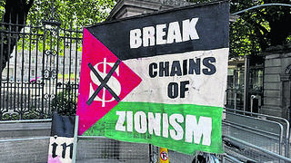 שלט מחאה בדבלין