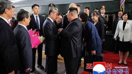 קים ג'ונג און מגיע עם בתו ל בייג'ינג סין