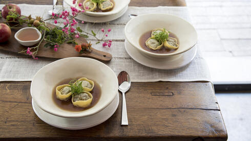 קונסומה עם קרפלעך