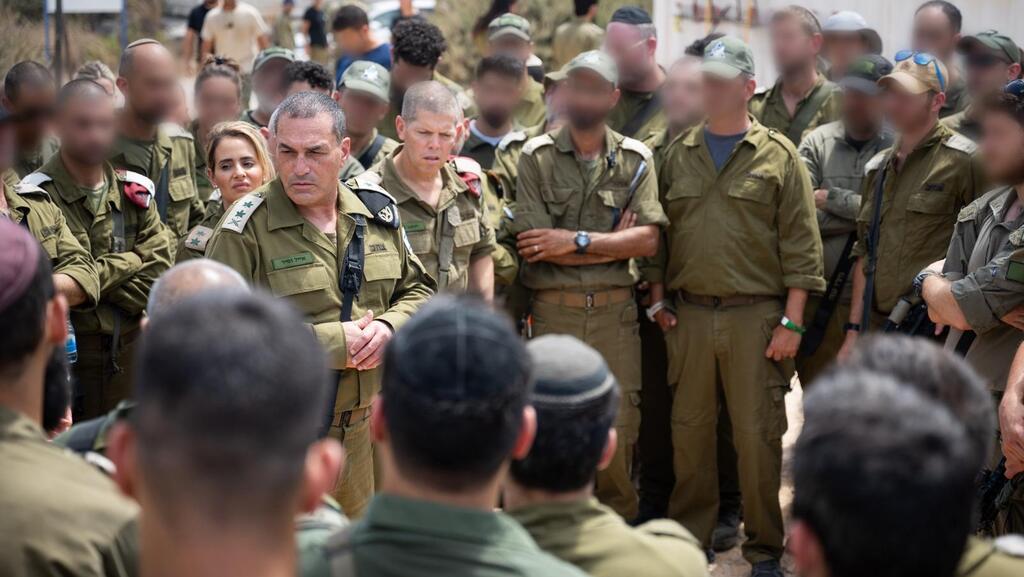 הרמטכ״ל, רב-אלוף אייל זמיר, בביקור בבסיס נחשונים