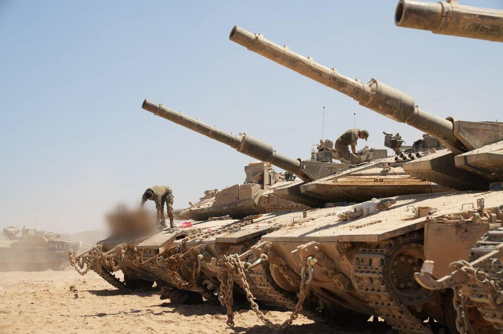 IDF tanks at the Gaza border (Photo: IDF) צה"ל נערך לקליטת אנשי מילואים לקראת מבצע "מרכבות גדעון ב"