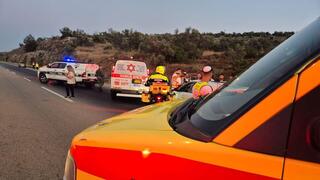 זירת תאונת הדרכים בכביש 5 שבה נהרג עמד עדילי בהאא, יוני 2025