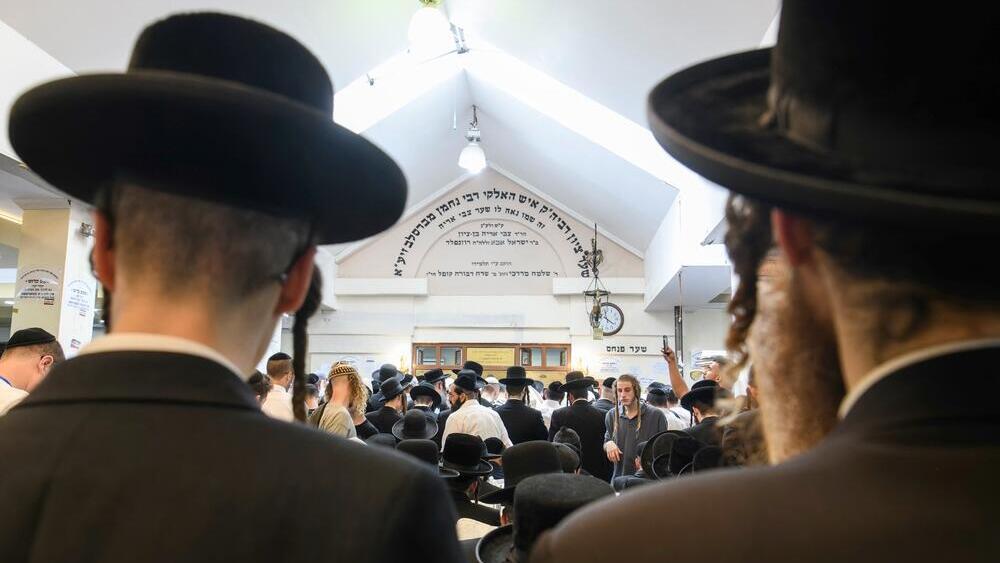 Во время паломничества в Умань (Фото: paparazzza/shutterstock) Во время паломничества в Умань