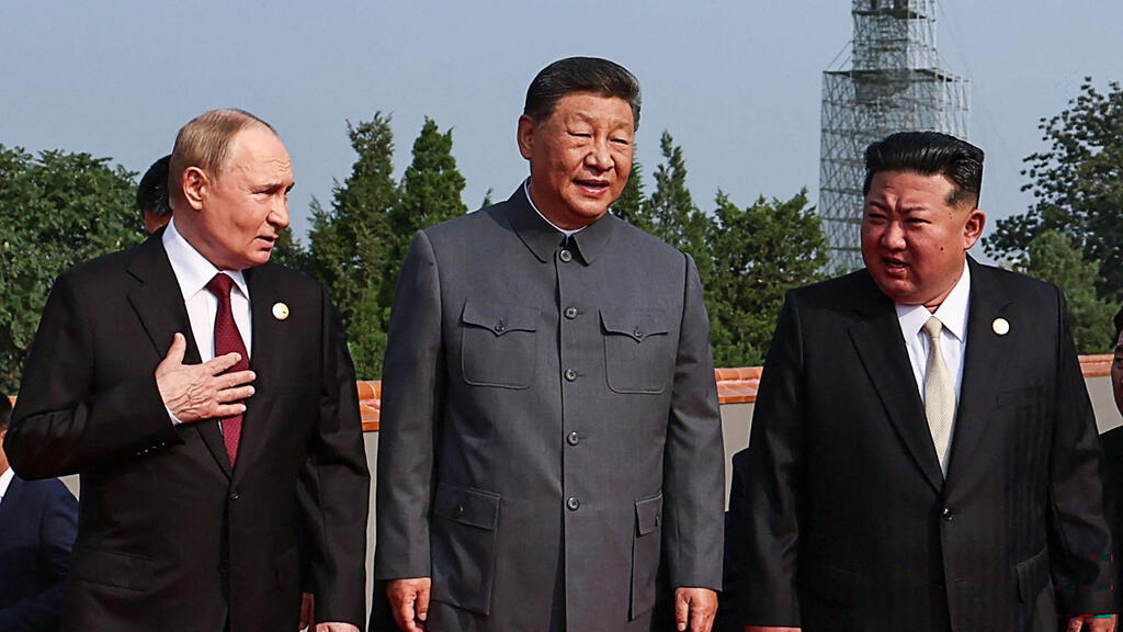 An alliance against the West: Xi at a parade in Beijing alongside Putin and Kim Jong Un (Photo: Alexander Kazakov/ AFP) סין בייג'ינג מצעד צבאי 80 שנה ל מלחמת העולם השנייה שי ג'ינפינג קים ג'ונג און ולדימיר פוטין