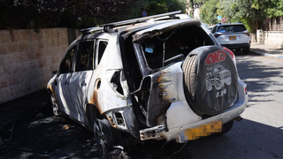 רכב נשרף ברחוב עזה בירושלים כתוצאה מפעילות מחאה באזור למען החטופים