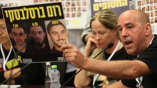 אופיר, אביו של החטוף רום ברסלבסקי בועדת חוץ וביטחון בכנסת