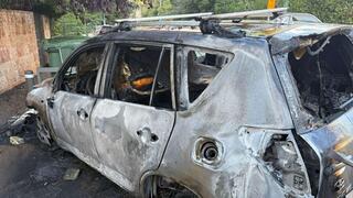 רכב נשרף ברחוב עזה בירושלים כתוצאה מפעילות מחאה באזור למען החטופים