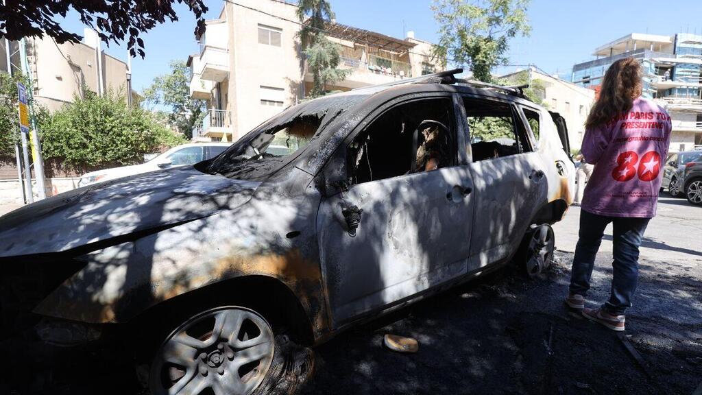 רכב נשרף ברחוב עזה בירושלים כתוצאה מפעילות מחאה באזור למען החטופים