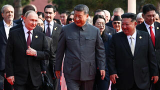 נשיא רוסיה פוטין עם נשיא סין שי ג'ינפינג ושליט צפון קוריאה ב בייג'ינג