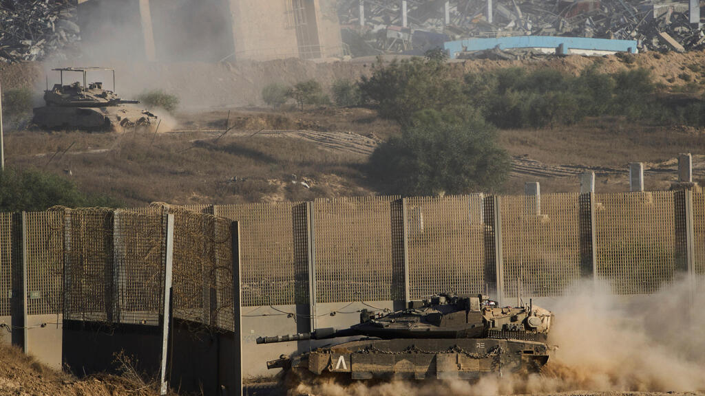 Граница Израиля с сектором Газы (Фото: AP Photo/Ariel Schalit) כוחות צה"ל בגבול הרצעה