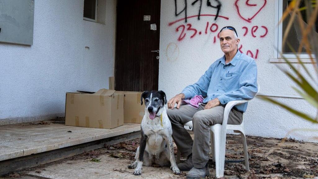 One of the first to go back. Ron Bahat (Photo: Gon Mizrahi) רון בהט, בין החוזרים הראשונים לקיבוץ ניר עוז