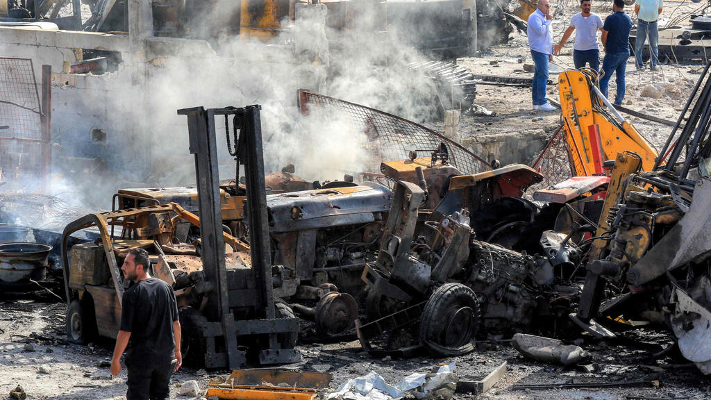 Bulldozers targeted in southern Lebanon (Photo: Mahmoud Zayyat / AFP) דרום לבנון