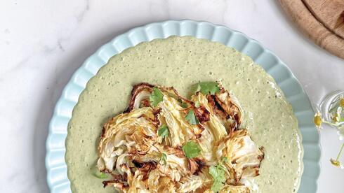 כרוב צלוי על טחינה ירוקה