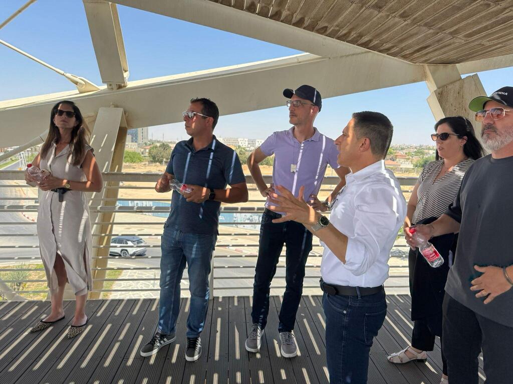 Senior Nvidia Israel officials touring Be'er Sheva, last month (Photo: Be'er Sheva municipality) בכירי אינבידיה ישראל וראש עיריית באר שבע בסיור בעיר