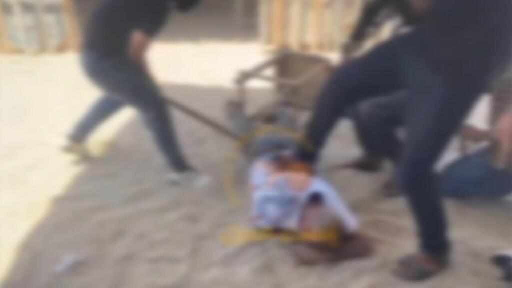 תיעוד: אנשי חמאס הכו תושבים בחאן יונס שלא הסכימו לקבל שטרות