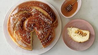 פרווה: חלה עם תפוחים מקורמלים