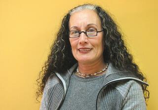 ד"ר רונית אלוני. "דרכי האינטימיות החדשות של הגיל המבוגר, כמו מין שלא מכוון למטרה או קרבה ללא חדירה, יחלחלו גם לדורות הצעירים"