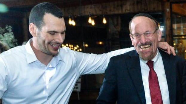 בצלאל יהושוע ואביו יעקב