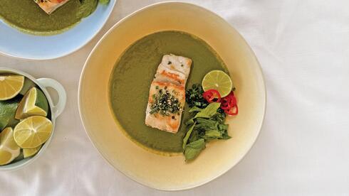 דג על רוטב עשבי תיבול אסייתי