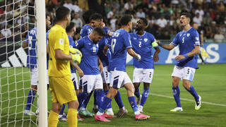 שחקני נבחרת ישראל חוגגים