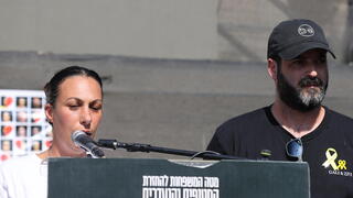 לישי מירן לביא בקבלת שבת של קיבוץ נחל עוז והמועצה האזורית שער הנגב בכיכר החטופים