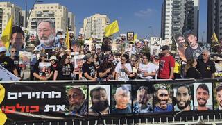 הצהרת משפחות החטופים בקריית גת  - 700 ימים שהם בשבי בהשתתפות ארבל יהוד, יאיר הורן, נילי מרגלית, אילנה גריצ'ווסקי, עדינה משה וקרינה אנגלברט