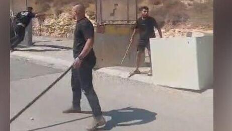  אירוע תקיפה בו גבר הותקף עם מוט ברזל סמוך לאספר