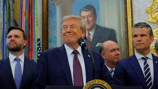 נשיא ארצות הברית דונלד טראמפ עם שר ההגנה פיט הגסת'