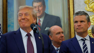 נשיא ארצות הברית דונלד טראמפ עם שר ההגנה פיט הגסת'