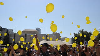 קבלת שבת של קיבוץ נחל עוז והמועצה האזורית שער הנגב בכיכר החטופים