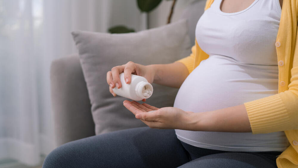 A large-scale Israeli study examined the safety of painkiller use during pregnancy (Photo: Shutterstock) שימוש בתרופה לשיכוך כאב במהלך היריון
