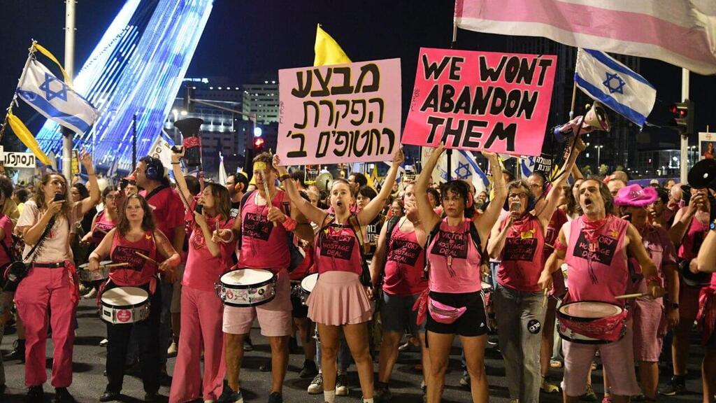 צעדה להחזרת החטופים יוצאת מגשר המיתרים