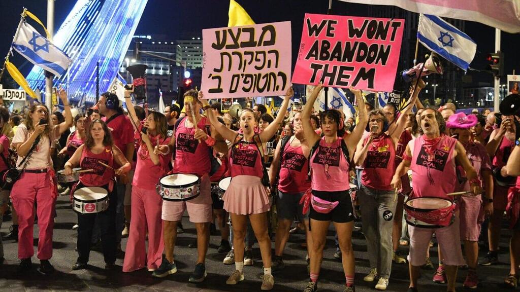 צעדה להחזרת החטופים יוצאת מגשר המיתרים