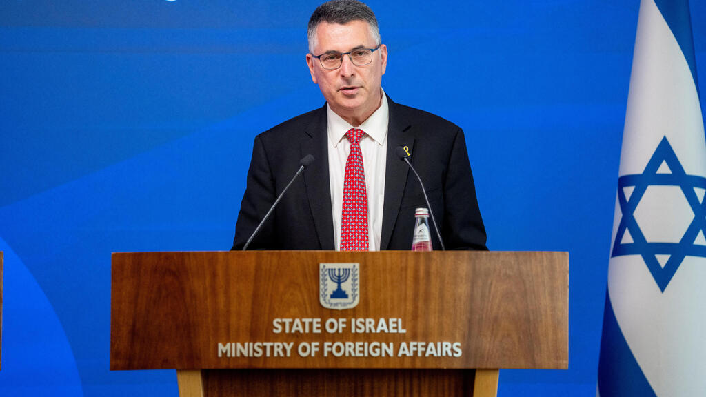 שר החוץ גדעון סער פגישה עם שר החוץ של דנמרק ב ירושלים