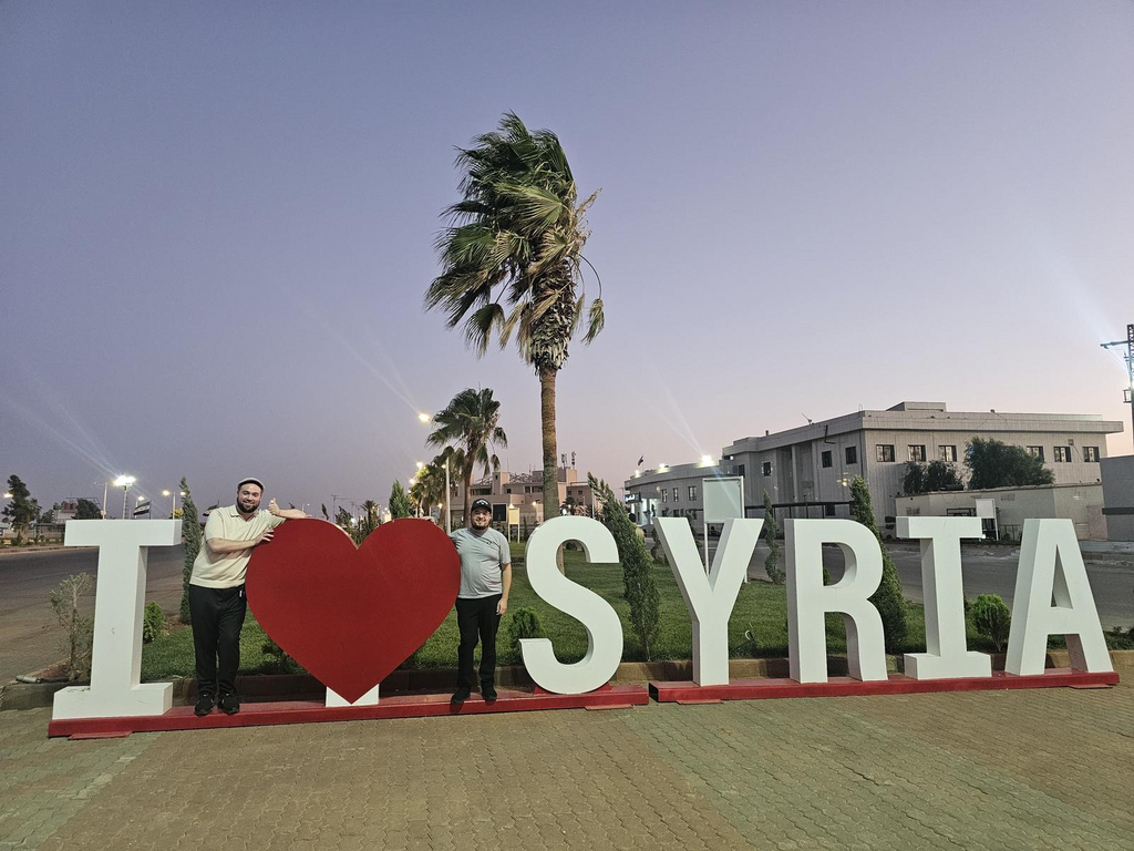 Klein and his friend in Damascus (Photo: Courtesy) ביקורו בדמשק