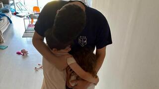 בעלה של שני נתיב-בר ושני ילדיהם, רגע לפני שיצא לסבב מילואים נוסף