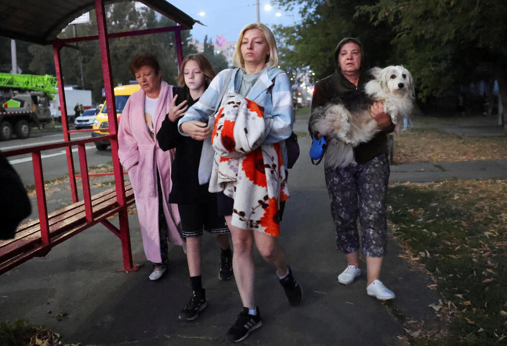 אוקראינה קייב ב מתקפה של רוסיה הולכים ל מקלט