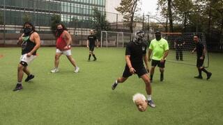 פעילים פרו-פלסטינים שיחקו כדורגל עם כדור דמוי ראשו של ראש הממשלה בנימין נתניהו מול מטה האו"ם בניו יורק