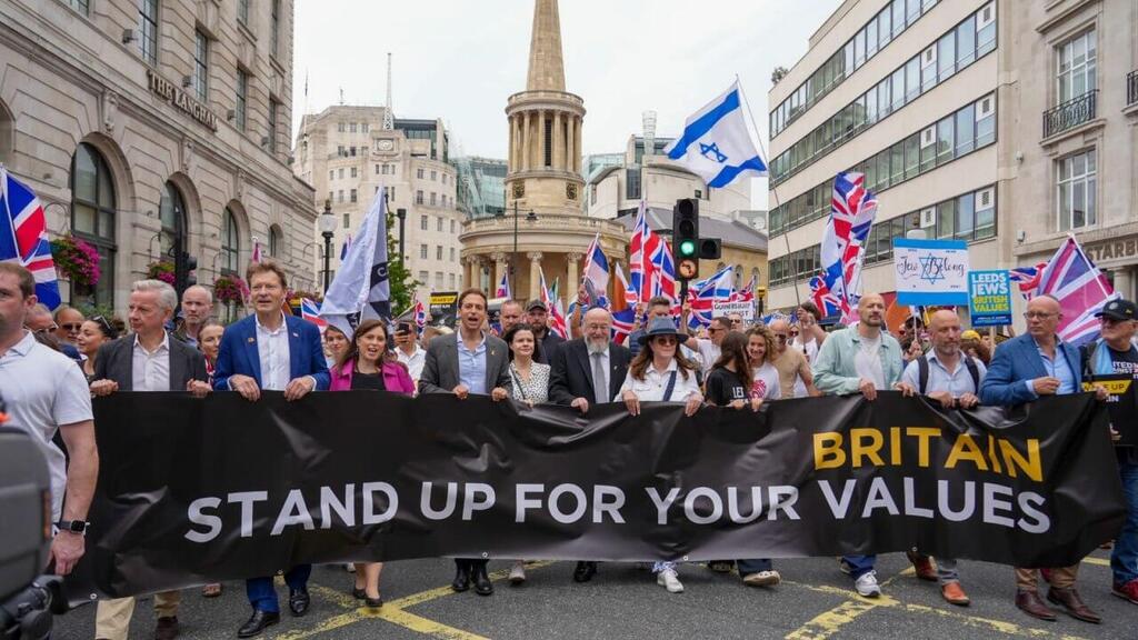 שגרירות ישראל בבריטניה השתתפה בצעדת "בריטניה נגד אנטישמיות"